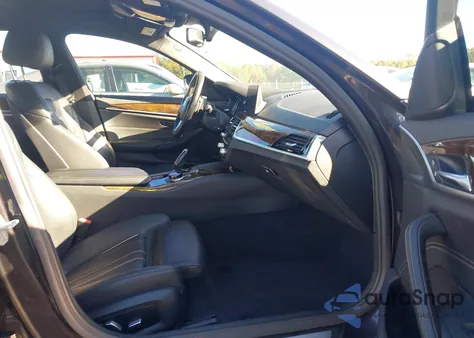 2018 BMW 530I xDrive z USA, uszkodzony, nr VIN WBAJA7C55JWA72764